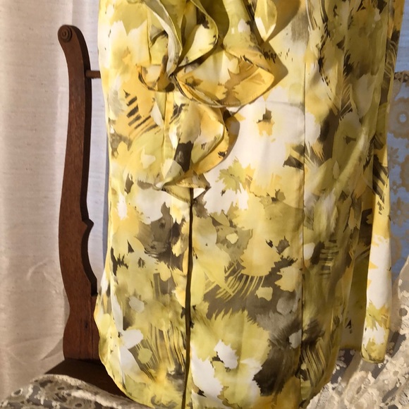 Anne Klein v-neck ruffled floral top, M - Picture 3 of 4